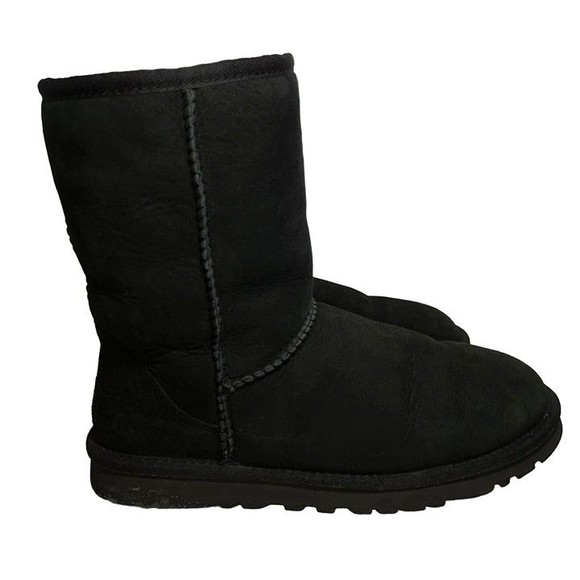 Short Black UGGS - Picture 2 of 8
